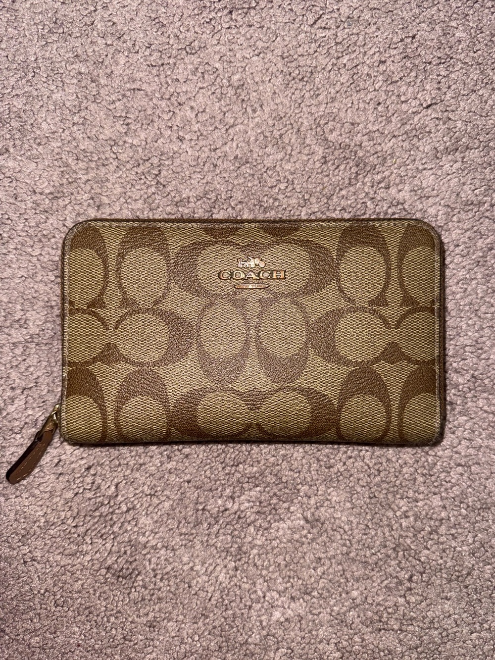 Coach Vintage Medium Id Zip Wallet Signature Canvas with Khaki Saddle coloring
